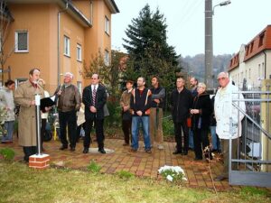 Ortsamtsleiter Joachim Liebers eröffnet die feierliche Einweihung der Gedenktafel